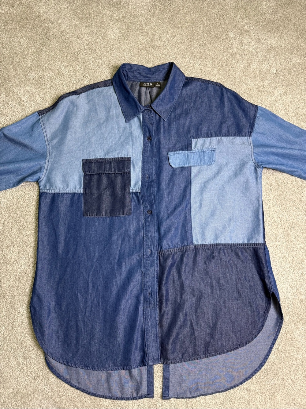 a.n.a Women's L Blue Colorblock Denim Button-Up Collared Long Sleeve Relaxed